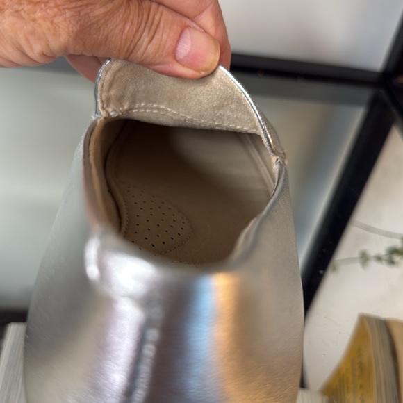 NWOT Land’s End Classic Silver Leather Loafer size 7 - Picture 6 of 9